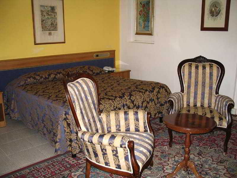Hhb Hotel Florens Rum bild