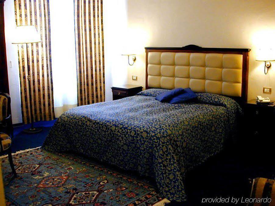 Hhb Hotel Florens Rum bild