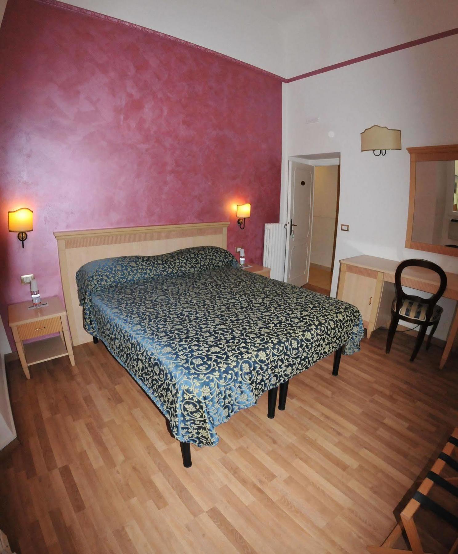 Hhb Hotel Florens Exteriör bild