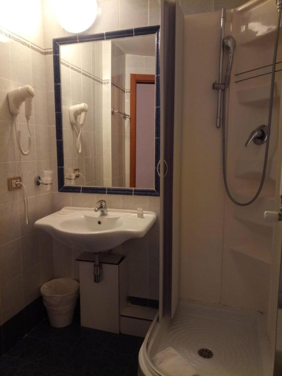 Hhb Hotel Florens Exteriör bild